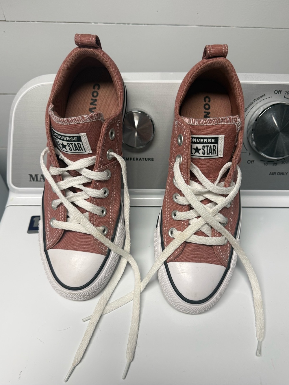 Converse  Low Top Sneakers - Dusty Rose Canvas